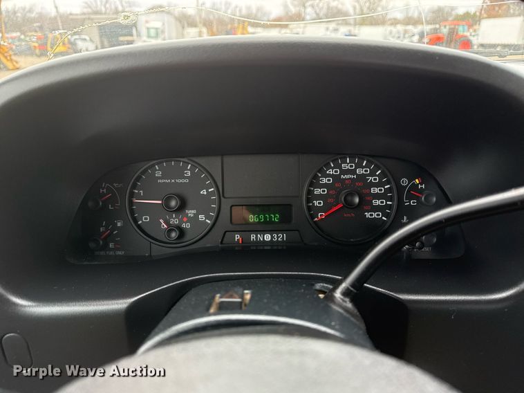 image for item EG2369 2005 Ford F550 Super Duty flatbed truck