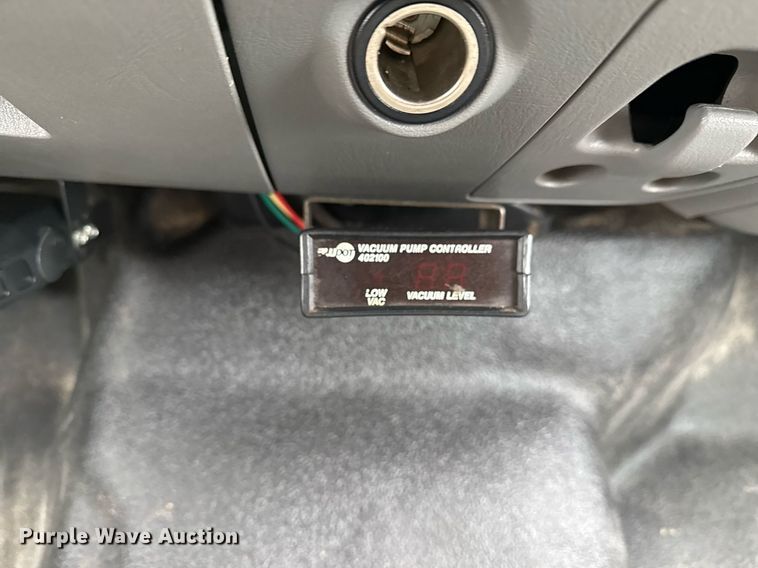 image for item EG2369 2005 Ford F550 Super Duty flatbed truck