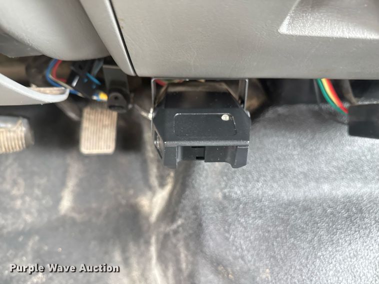 image for item EG2369 2005 Ford F550 Super Duty flatbed truck