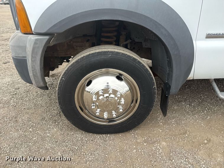 image for item EG2369 2005 Ford F550 Super Duty flatbed truck