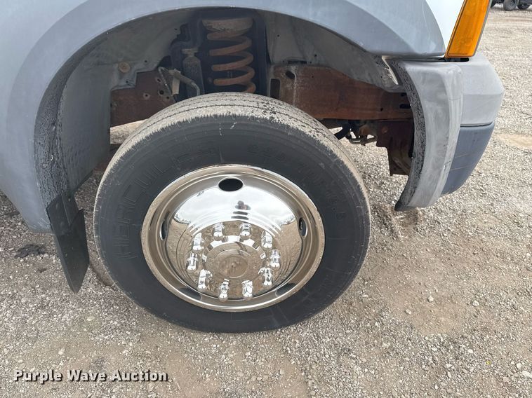 image for item EG2369 2005 Ford F550 Super Duty flatbed truck