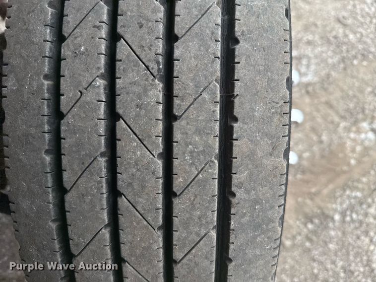 image for item EG2369 2005 Ford F550 Super Duty flatbed truck