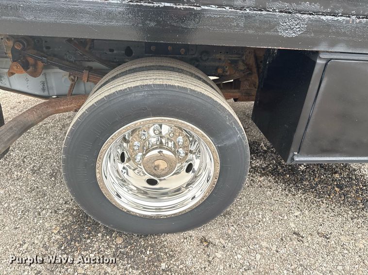 image for item EG2369 2005 Ford F550 Super Duty flatbed truck