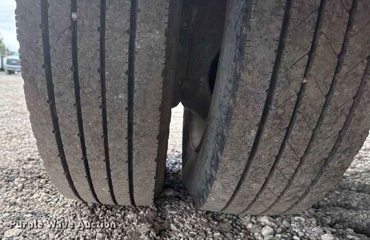 image for item EG2369 2005 Ford F550 Super Duty flatbed truck