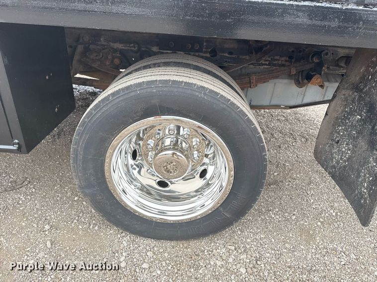 image for item EG2369 2005 Ford F550 Super Duty flatbed truck