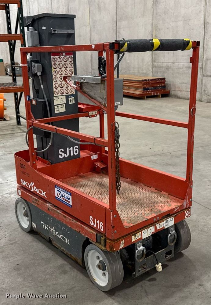 image for item EG7069 2017 Skyjack SJ16 vertical lift