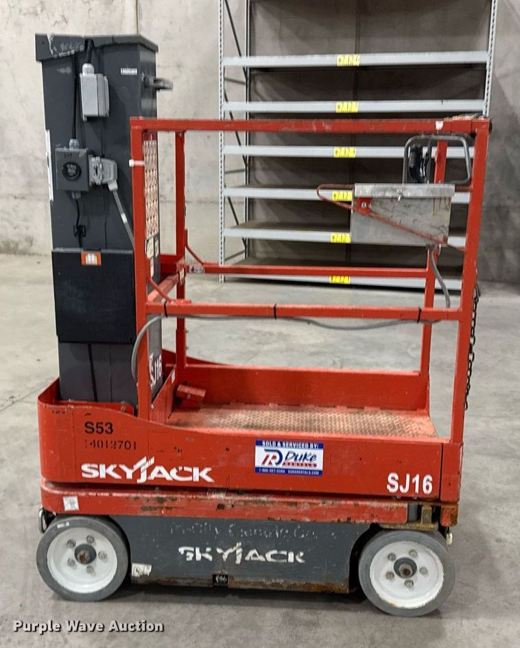 image for item EG7069 2017 Skyjack SJ16 vertical lift