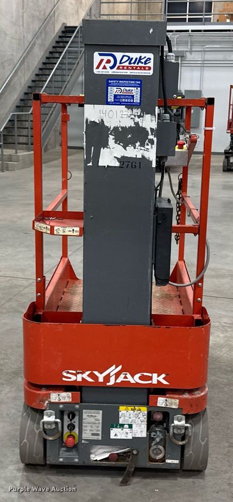 image for item EG7069 2017 Skyjack SJ16 vertical lift