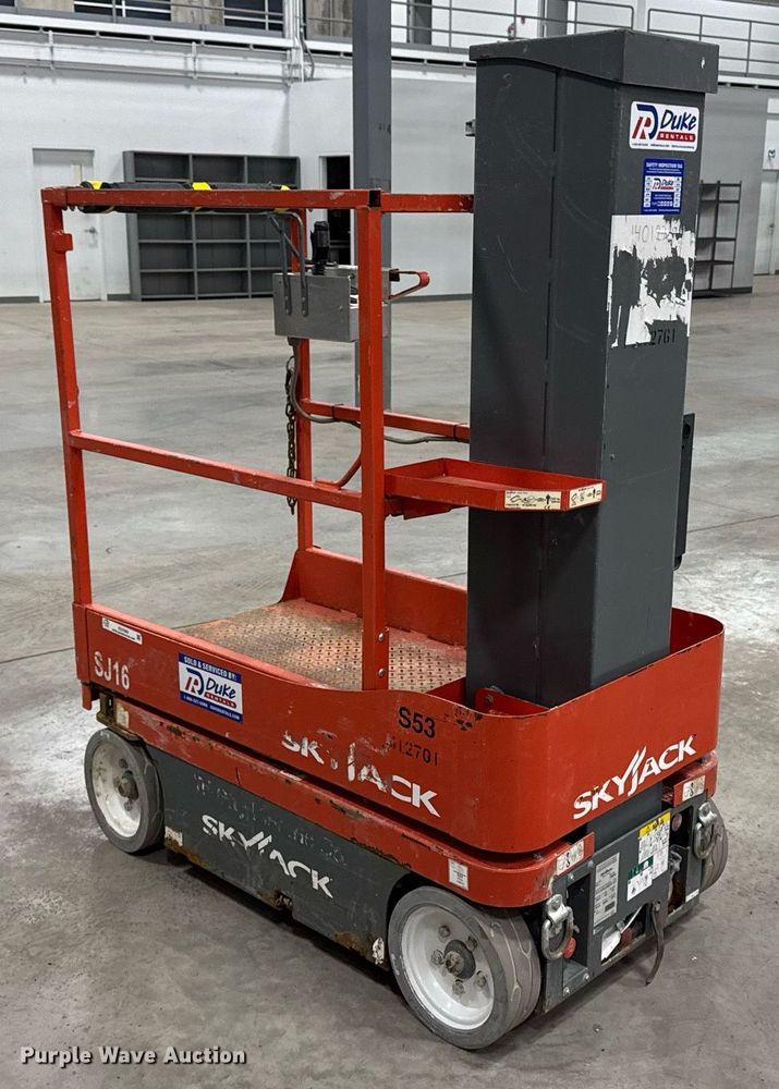 image for item EG7069 2017 Skyjack SJ16 vertical lift