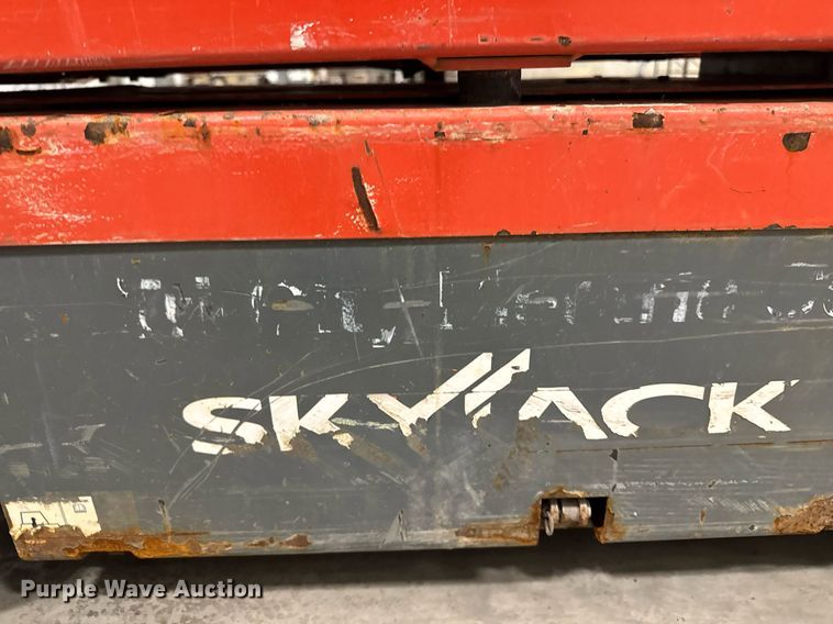 image for item EG7069 2017 Skyjack SJ16 vertical lift