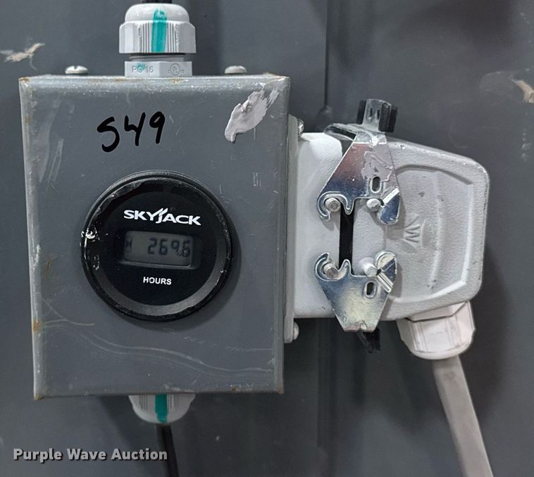 image for item EG7069 2017 Skyjack SJ16 vertical lift