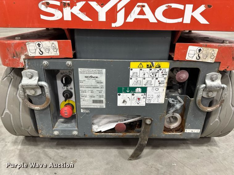 image for item EG7069 2017 Skyjack SJ16 vertical lift