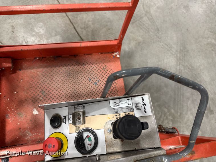 image for item EG7070 2017 Skyjack SJ16 vertical lift