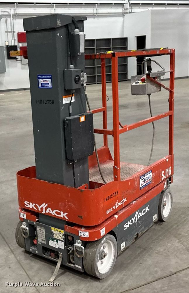image for item EG7071 2017 Skyjack SJ16 vertical lift
