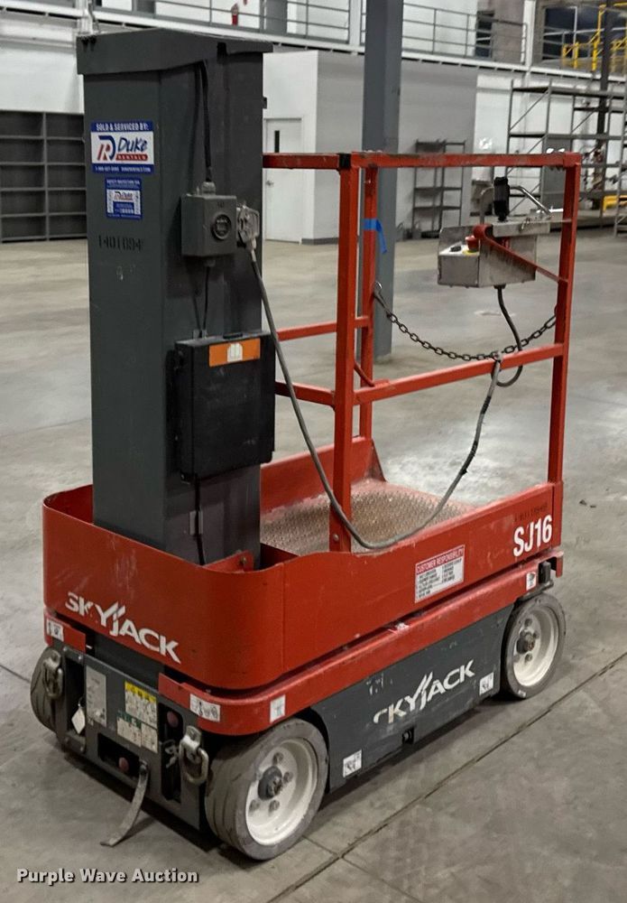 image for item EG7072 2017 Skyjack SJ16 vertical lift