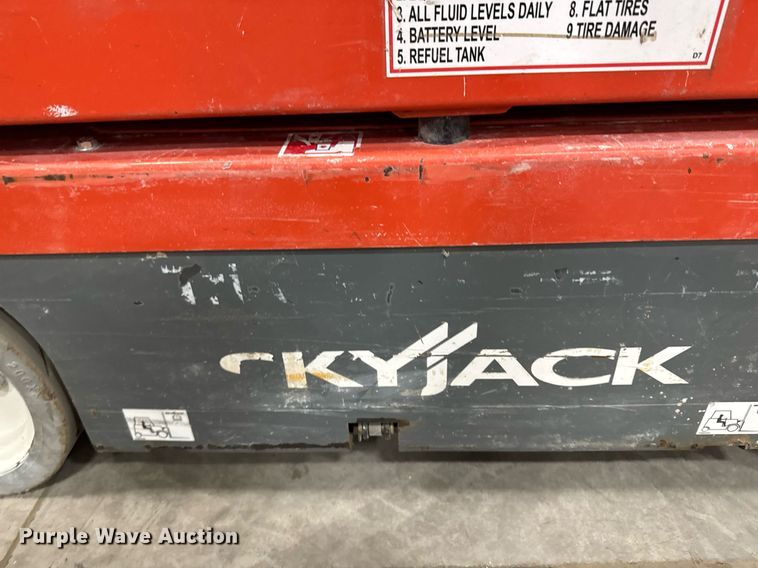 image for item EG7072 2017 Skyjack SJ16 vertical lift