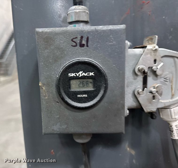 image for item EG7072 2017 Skyjack SJ16 vertical lift