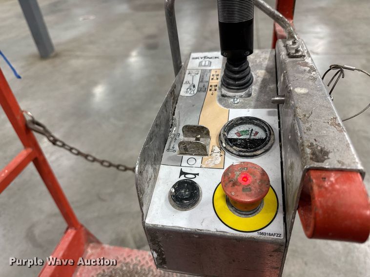 image for item EG7072 2017 Skyjack SJ16 vertical lift