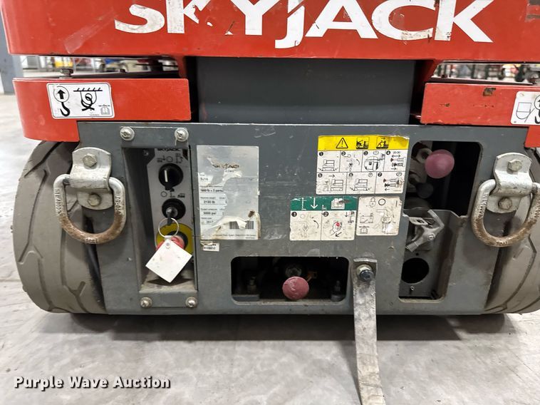 image for item EG7072 2017 Skyjack SJ16 vertical lift