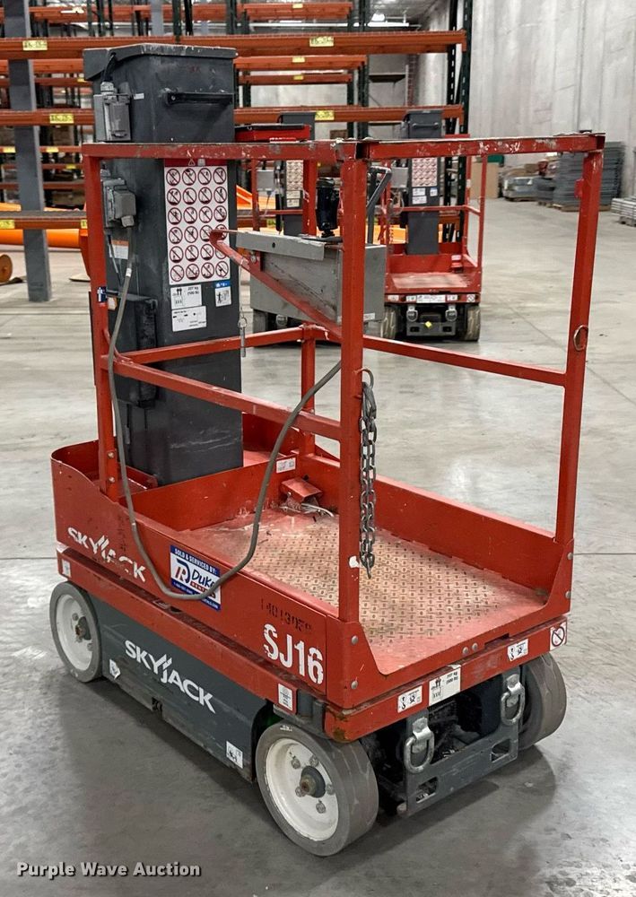 image for item EG7075 2017 Skyjack SJ16 vertical lift