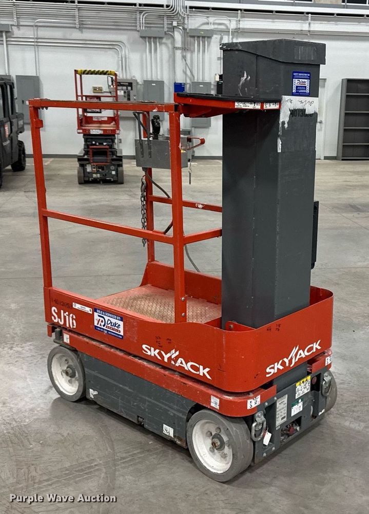image for item EG7075 2017 Skyjack SJ16 vertical lift