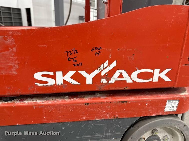 image for item EG7075 2017 Skyjack SJ16 vertical lift