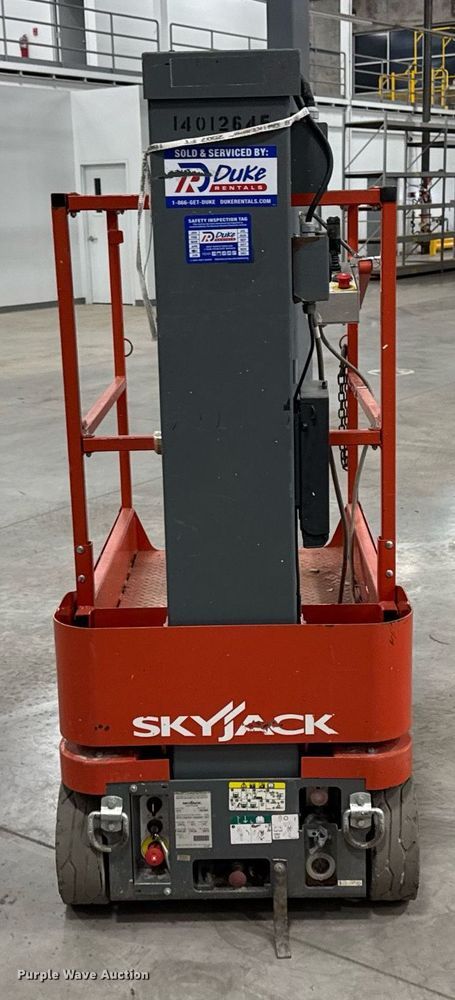 image for item EG7076 2017 Skyjack SJ16 vertical lift