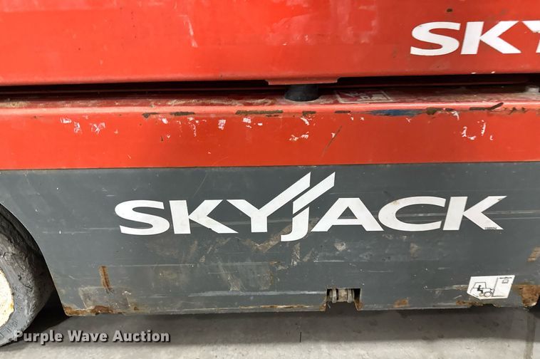 image for item EG7076 2017 Skyjack SJ16 vertical lift