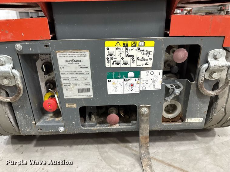 image for item EG7076 2017 Skyjack SJ16 vertical lift