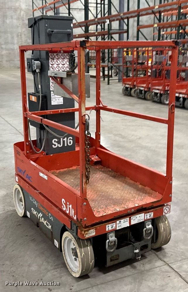 image for item EG7079 2017 Skyjack SJ16 vertical lift
