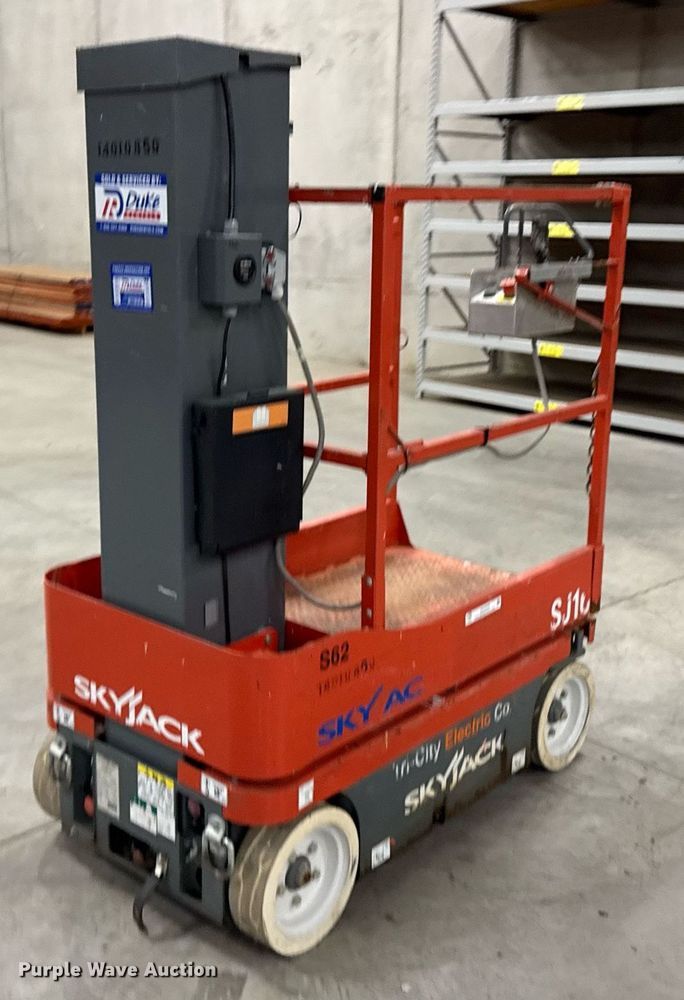 image for item EG7079 2017 Skyjack SJ16 vertical lift