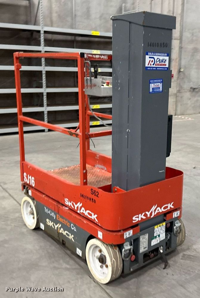 image for item EG7079 2017 Skyjack SJ16 vertical lift
