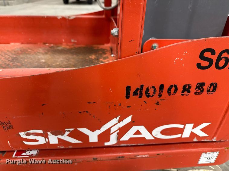 image for item EG7079 2017 Skyjack SJ16 vertical lift