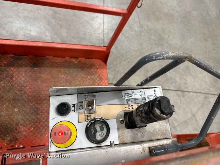 image for item EG7079 2017 Skyjack SJ16 vertical lift