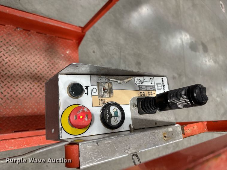 image for item EG7080 2017 Skyjack SJ16 vertical lift