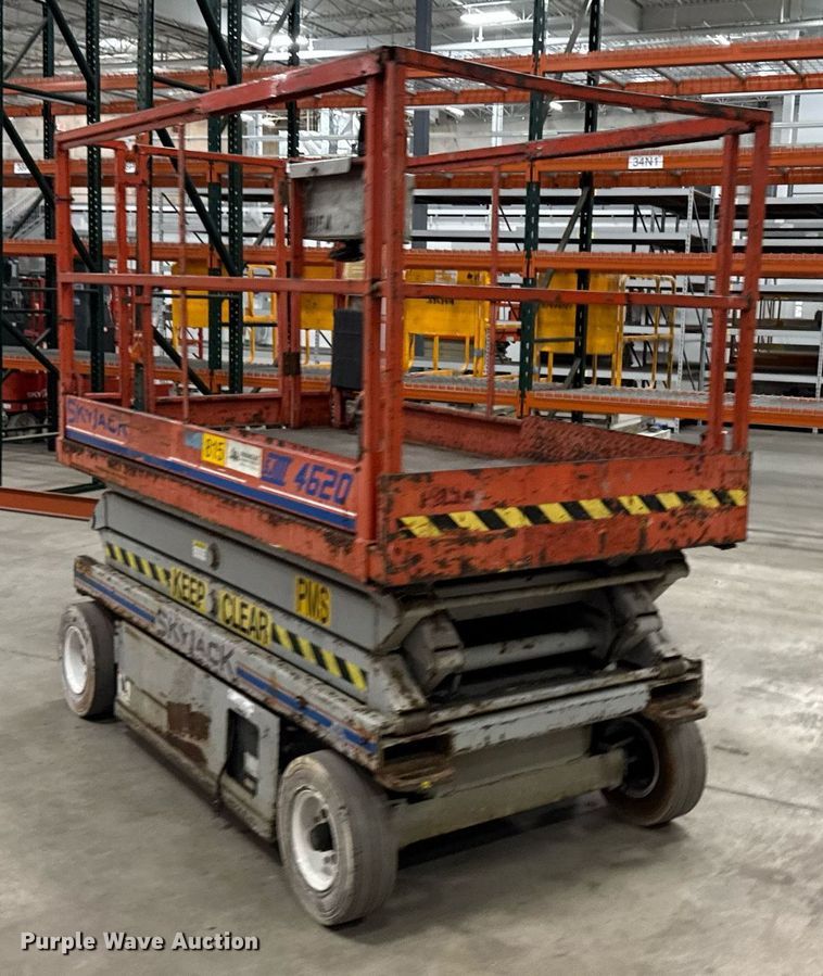image for item EG7081 1999 Skyjack SJ-4620 scissor lift