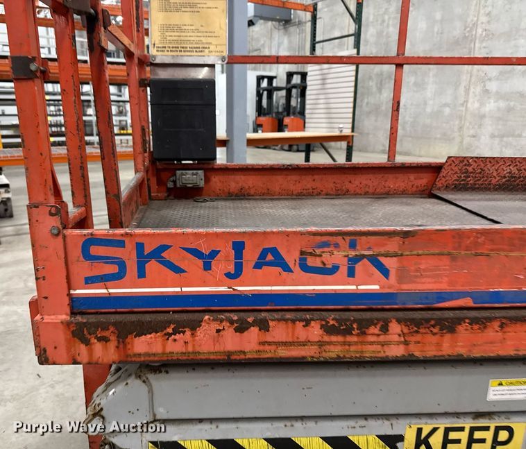 image for item EG7081 1999 Skyjack SJ-4620 scissor lift