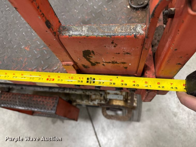 image for item EG7081 1999 Skyjack SJ-4620 scissor lift