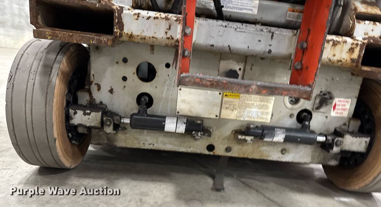 image for item EG7081 1999 Skyjack SJ-4620 scissor lift