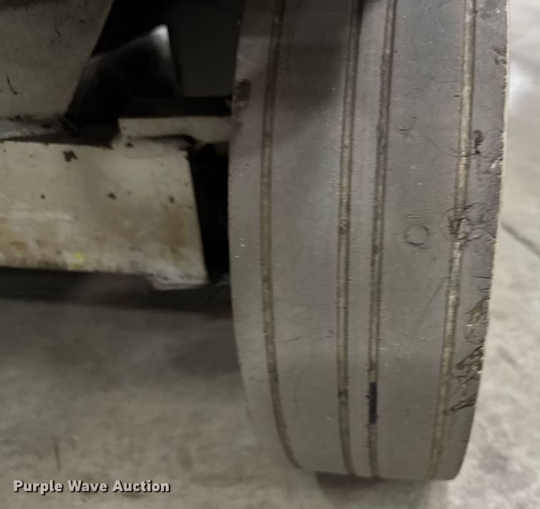 image for item EG7081 1999 Skyjack SJ-4620 scissor lift