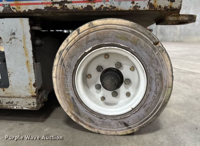 image for item EG7081 1999 Skyjack SJ-4620 scissor lift