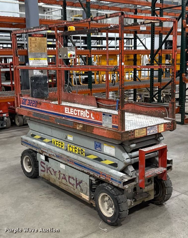 image for item EG7082 1993 Skyjack SJ-3220 scissor lift