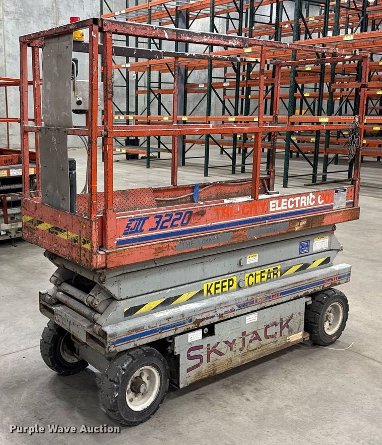 image for item EG7082 1993 Skyjack SJ-3220 scissor lift