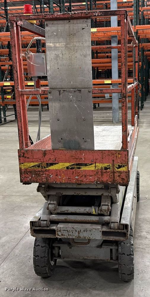 image for item EG7082 1993 Skyjack SJ-3220 scissor lift