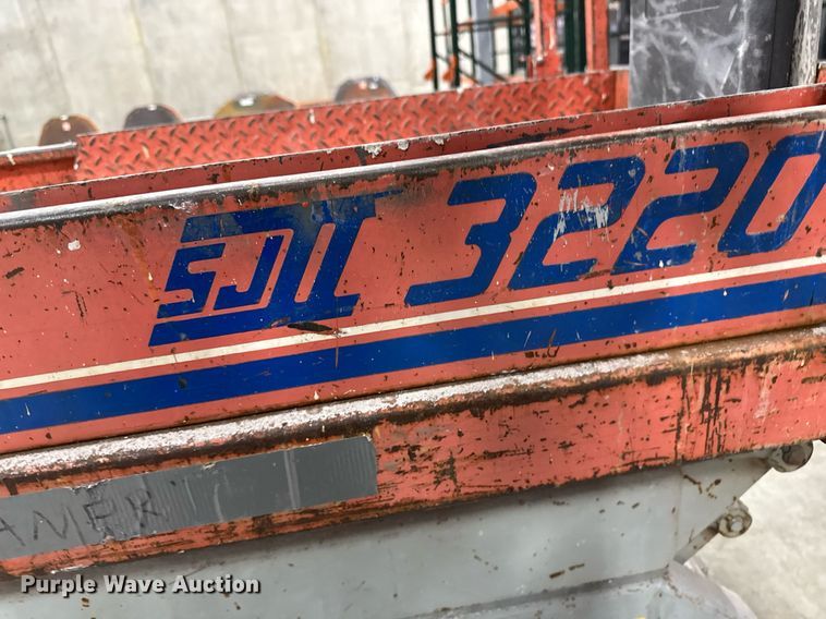 image for item EG7082 1993 Skyjack SJ-3220 scissor lift