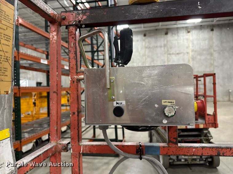 image for item EG7082 1993 Skyjack SJ-3220 scissor lift