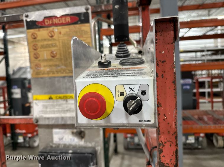 image for item EG7082 1993 Skyjack SJ-3220 scissor lift