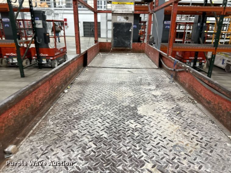 image for item EG7082 1993 Skyjack SJ-3220 scissor lift