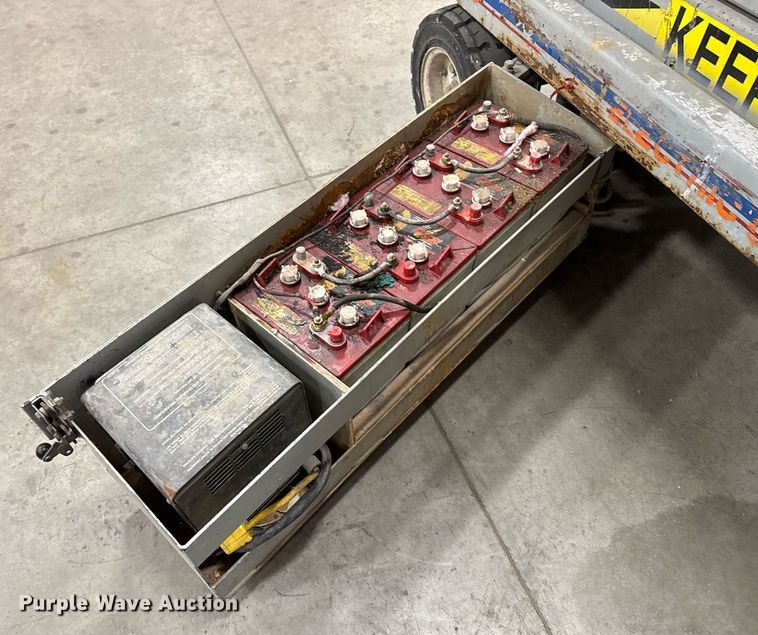 image for item EG7082 1993 Skyjack SJ-3220 scissor lift