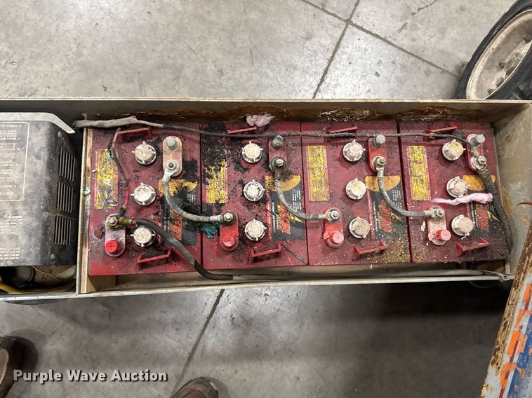 image for item EG7082 1993 Skyjack SJ-3220 scissor lift